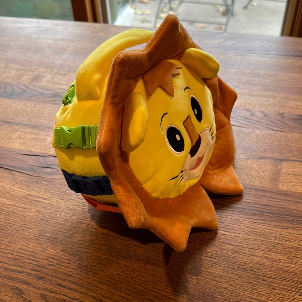 Lion buckle toy. EUC. Super soft, also had small zipper pouch on top.